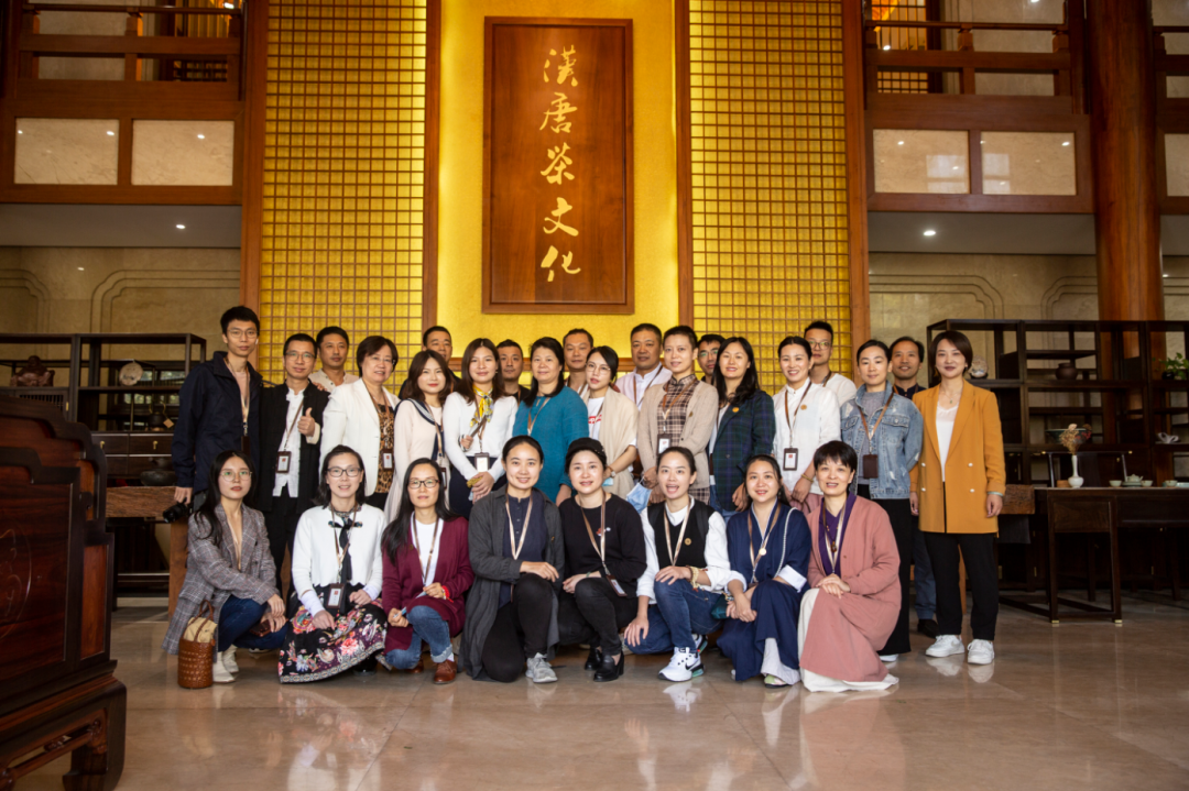 熱烈歡迎中國評茶師 · 茶藝師同學聯(lián)誼會的老師們到訪漢唐臺州總部插圖 熱烈歡迎中國評茶師 · 茶藝師同學聯(lián)誼會的老師們到訪漢唐臺州總部插圖
